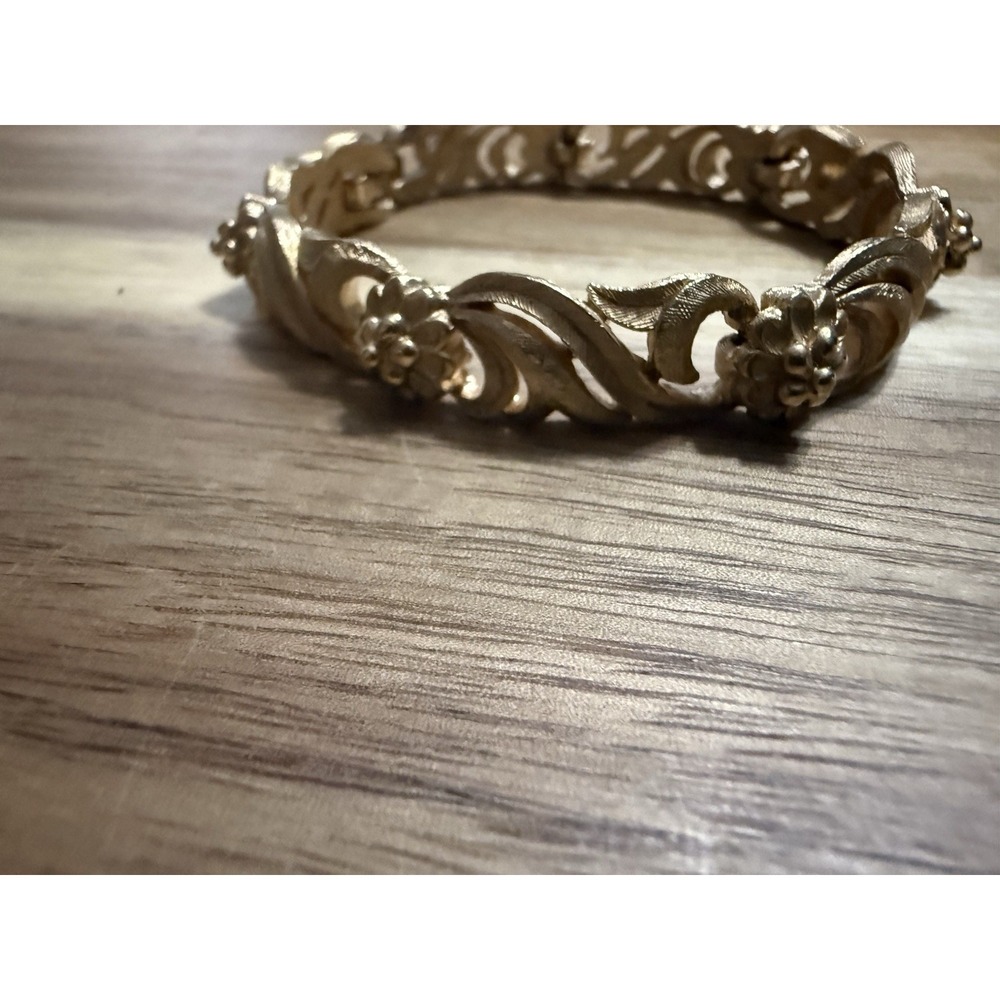 VTG AVON Bracelet Diamond Floral Scroll Gold Tone Brushed Polished Signed 7.5"